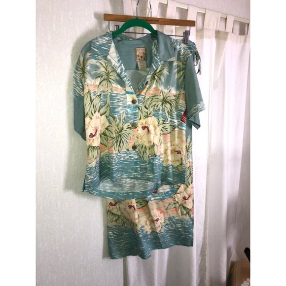 Vintage Silk Hawaiian Shirt & Wrap Skirt Size 6 - Picture 1 of 10